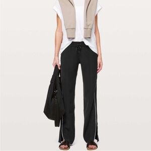 Lululemon On the Right Track Women's Pants - Size 4